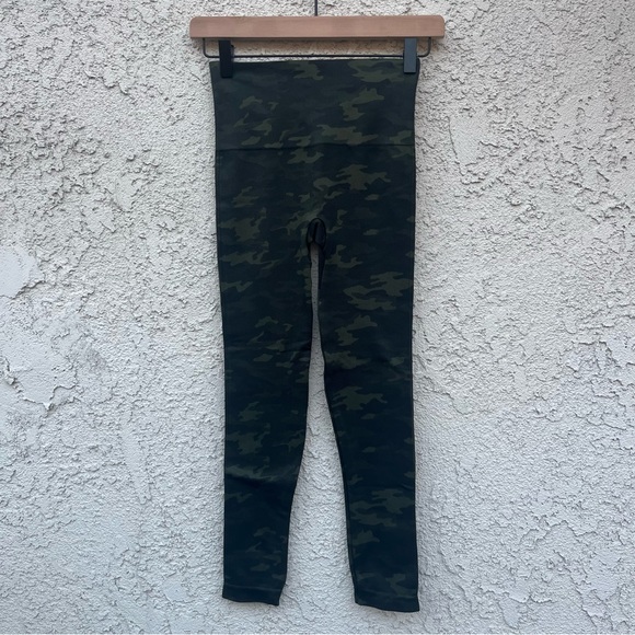 Spanx - Look at Me Now Seamless Leggings in Green Camo - Picture 5 of 6